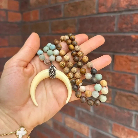 Artisan Ox Horn Pendant Natural Stone Necklace - Picture 3 of 8